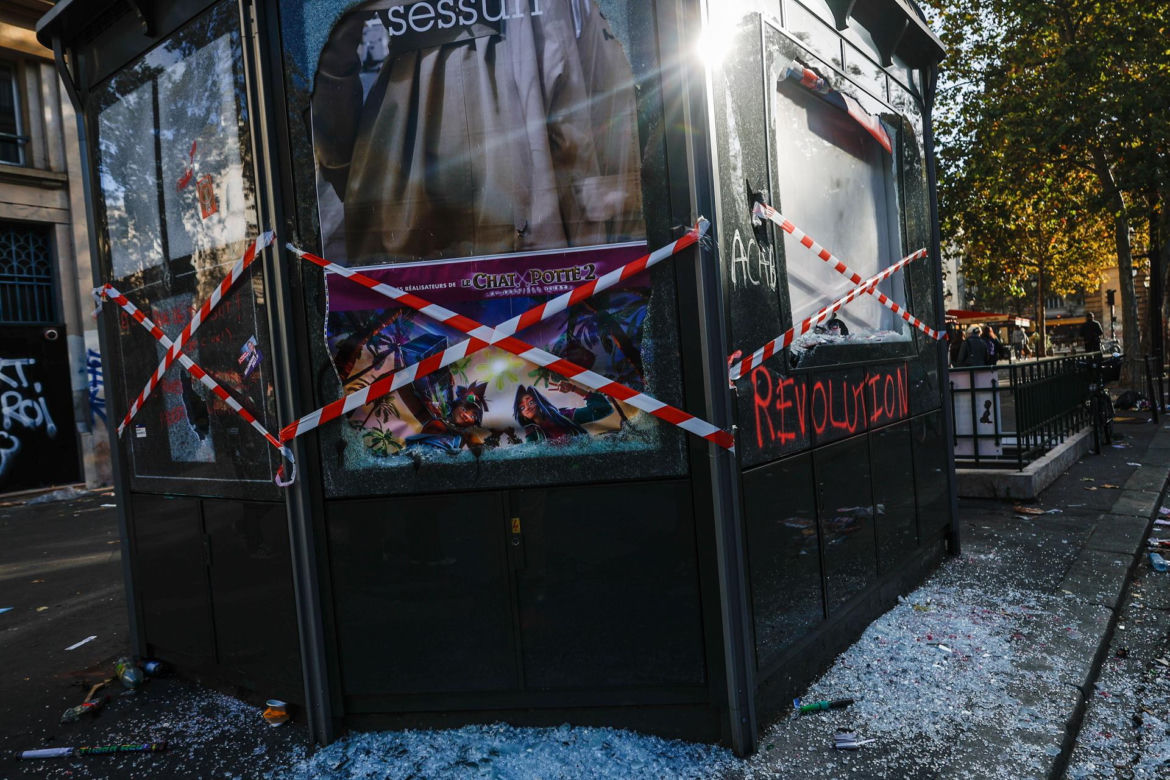 Francja płonie, Macronowie się bawią! Te zdjęcia oburzyły Francuzów