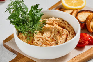 Ta pasta z białej fasoli podbija kubki smakowe – jeden składnik daje efekt jak z restauracji