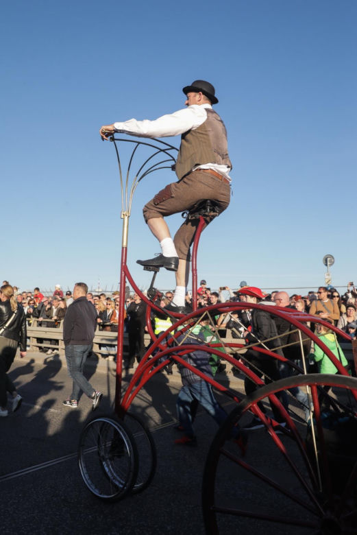 Parada historyczna w Warszawie. 27 kwietnia 2025