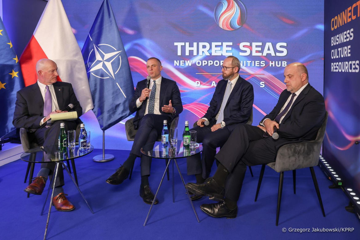 Prezydent Andrzej Duda w Davos. "Ukraina musi zwyciężyć"