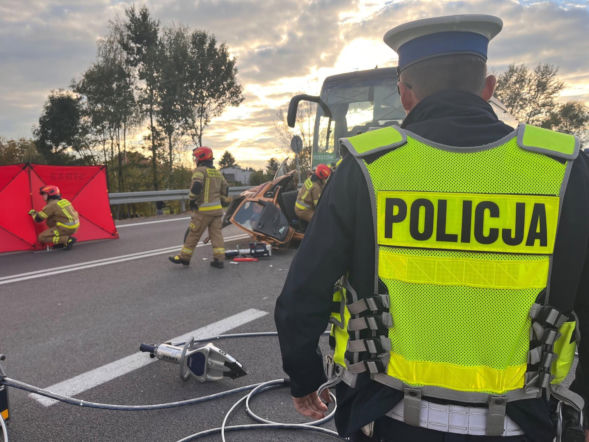 Wjechały prosto pod autobus pełen  pasażerów! Dwie kobiety nie żyją