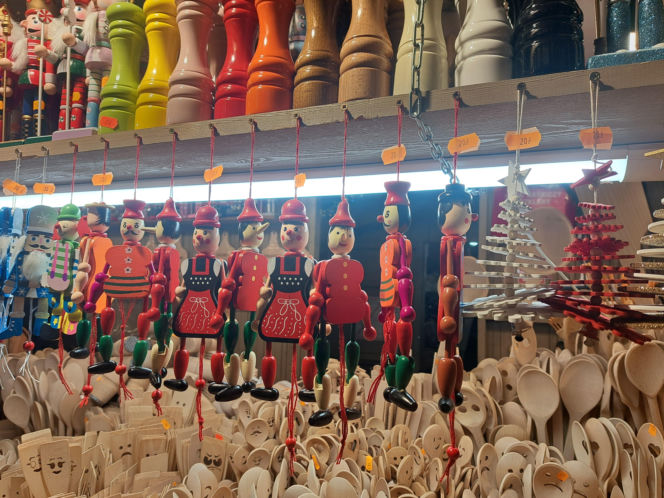 Jarmark Bożonarodzeniowy na Rynku Głównym w Krakowie 2025. Oferta wystawców