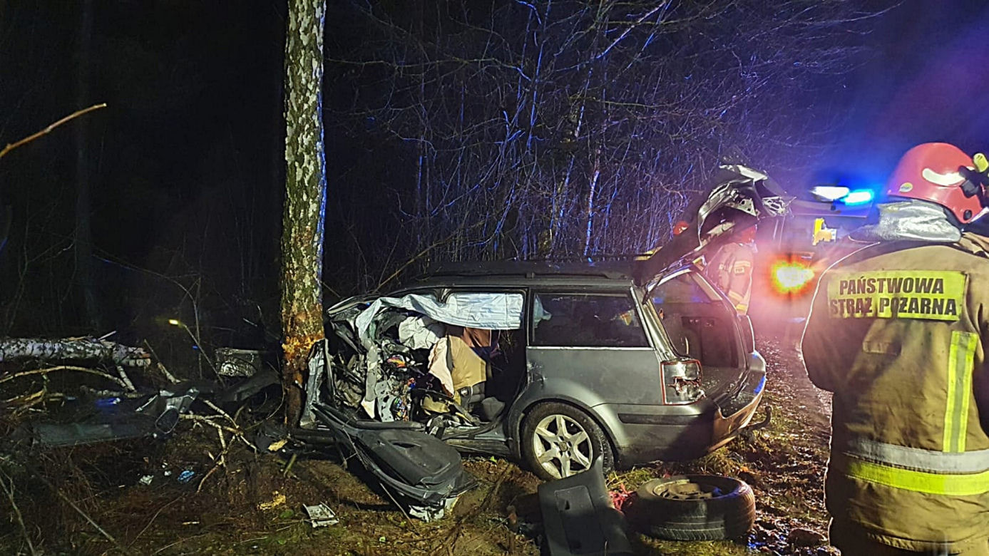 Zabił się o północy w sylwestrową noc. Jego passat roztrzaskał się na drzewie