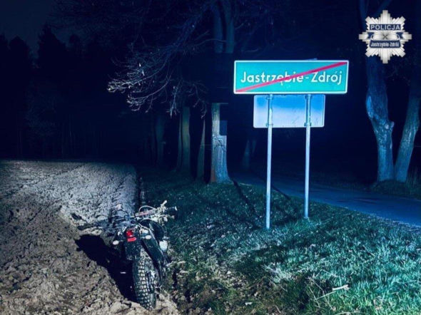 14-latek zabrał motocykl i ruszył w trasę. Skończyło się dramatem w polu