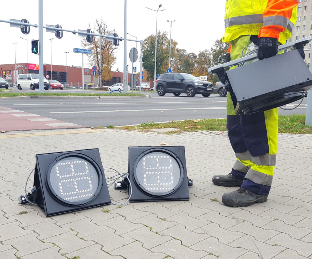 Zaczął się montaż kolejnych sekundników w Lesznie
