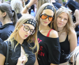 Fani w upale czekają na koncert The Weeknd. Tłumy w Warszawie