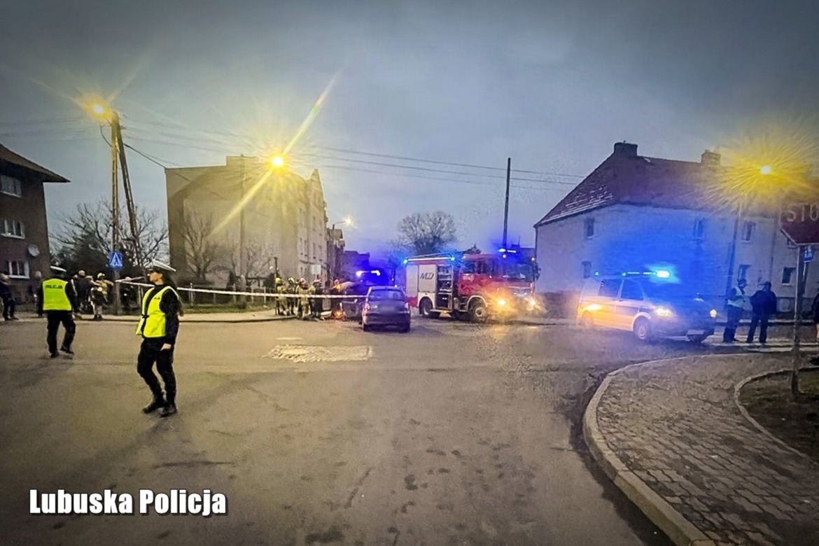 Przerażający wypadek w Żaganiu. 18-latka z Żagania zignorowała znak "stop" [ZDJĘCIA].