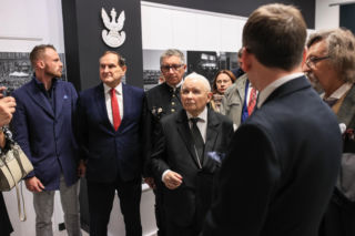 Jarosław Kaczyński na otwarciu wystawy pt. „Katyń 1940 - Smoleńsk 2010. Anatomia kłamstwa” w Muzeum Miejskim w Jastrzębiu-Zdroju