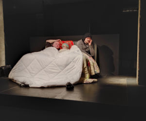 Próby i konferencja prasowa przed premierą spektaklu mady-baby.edu w tarnowskim teatrze