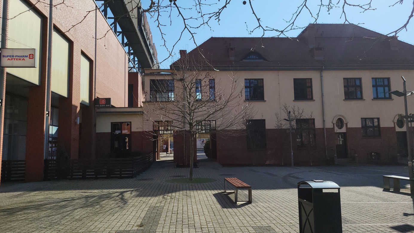 W miejscu, gdzie dziś znajdują się sklepy i restauracje, przez dziesięciolecia działały słynne Bydgoskie Zakłady Mięsne