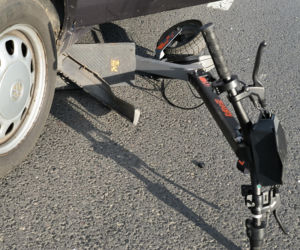 Wypadek w Lesznie. Kukirin pod kołami osobówki