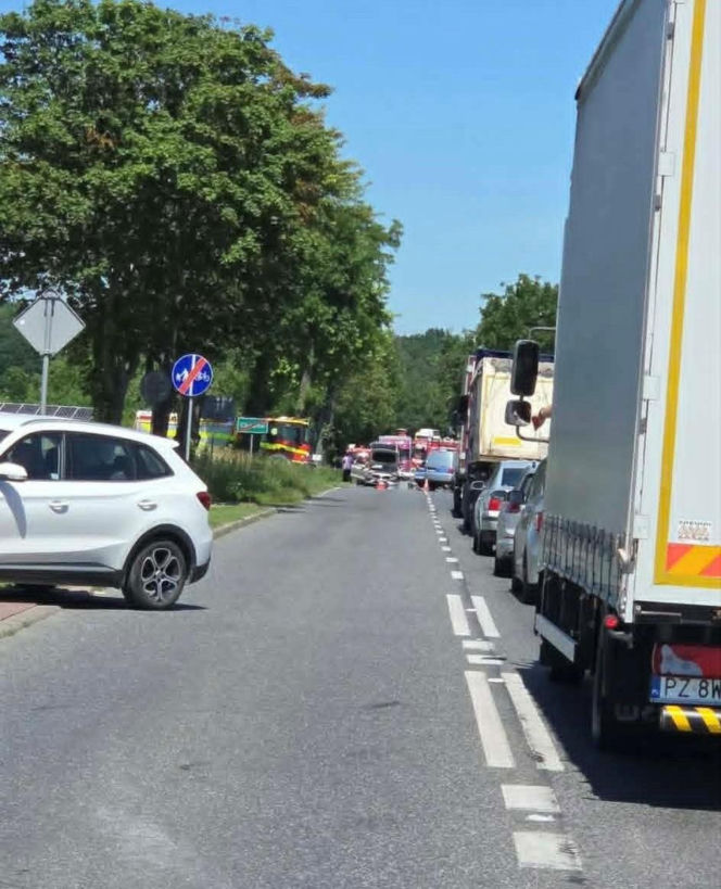 Czołówka na DK 63 w Chodowie. Kilka osób zostało poszkodowanych, w tym dziecko