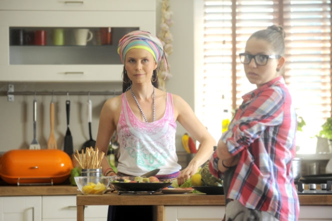 Przepis na życie 5 odcinek 54 (odc. 2). Anka (Magdalena Kumorek), Mania (Aleksandra Radwańska)