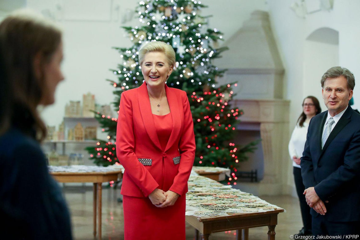 Świąteczne stylizacje Agaty Dudy 
