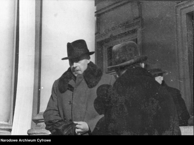 Niewiarygodne sceny! Aktor kazał przykucnąć premierowi, bo chciał go przeskoczyć! Interwencja w ostatniej chwili