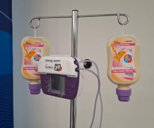 Nowy sprzęt dla najmłodszych pacjentów w Wielkopolskim Centrum Pediatrii! To specjalne pompy od WOŚP