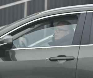 Krystyna Janda kurzy w aucie