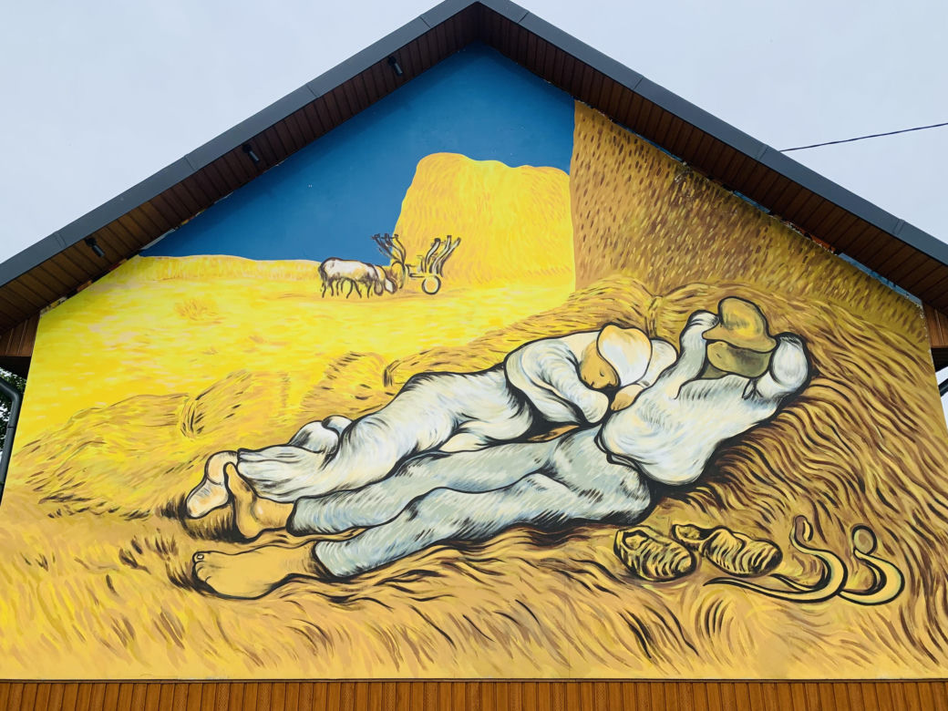 Kolorowe domy inspirowane twórczością Vincenta van Gogha zamieniły wieś liczącą zaledwie stu mieszkańców w prawdziwą atrakcję turystyczną