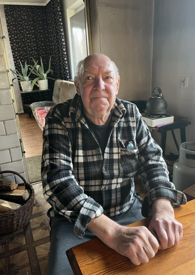 Pan Adam stracił wzrok po śmierci żony. Niespodziewanie zapukali do niego policjanci