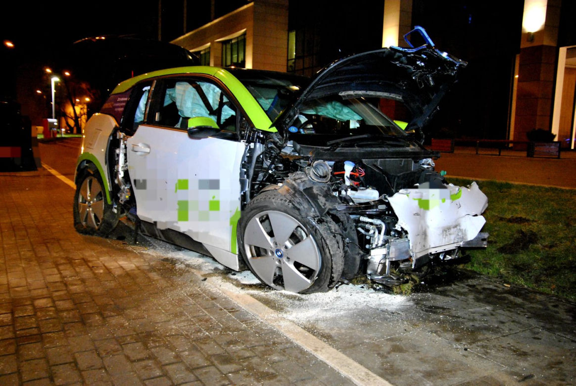 Pijany roztrzaskał BMW