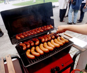 Grill piknik kiełbaski mięso