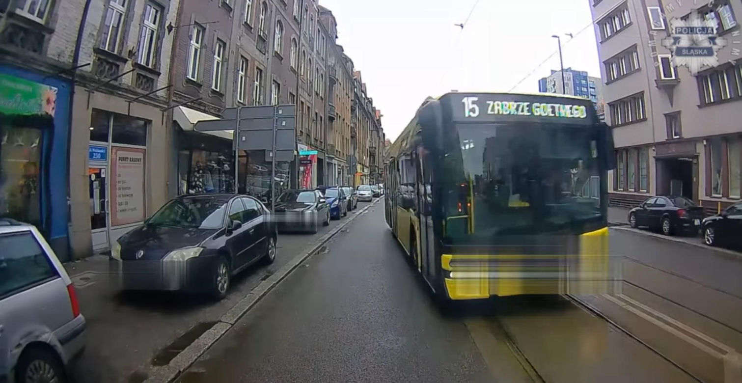 Niebezpieczny manewr kierowcy autobusu miejskiego w Zabrzu