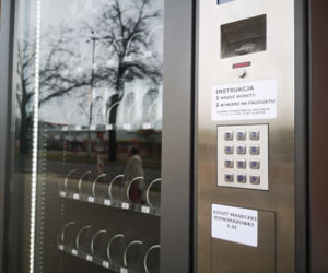 Maseczkomaty stanęły na ulicach Torunia! Gdzie je znajdziemy?