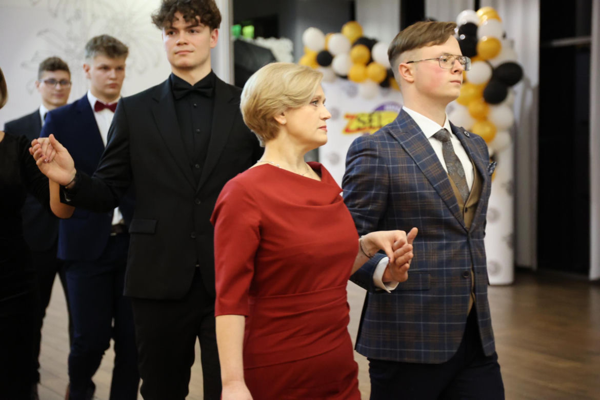 Studniówka Zespołu Szkół Elektronicznych w Lublinie. Tak bawią się tegoroczni maturzyści! 