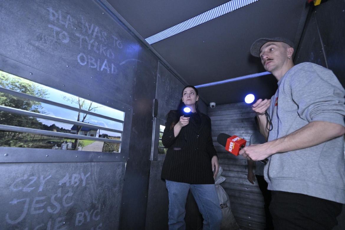 Reporterzy "Super Expressu" zamienili się w świnie. To pierwsze takie miejsce w Polsce. Nietypowy escape room w Warszawie