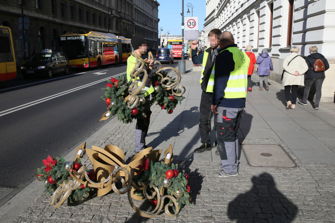 Warszawa rozwiesza świąteczną iluminację mimo wysokich cen prądu. Rafał Trzaskowski odpowiada