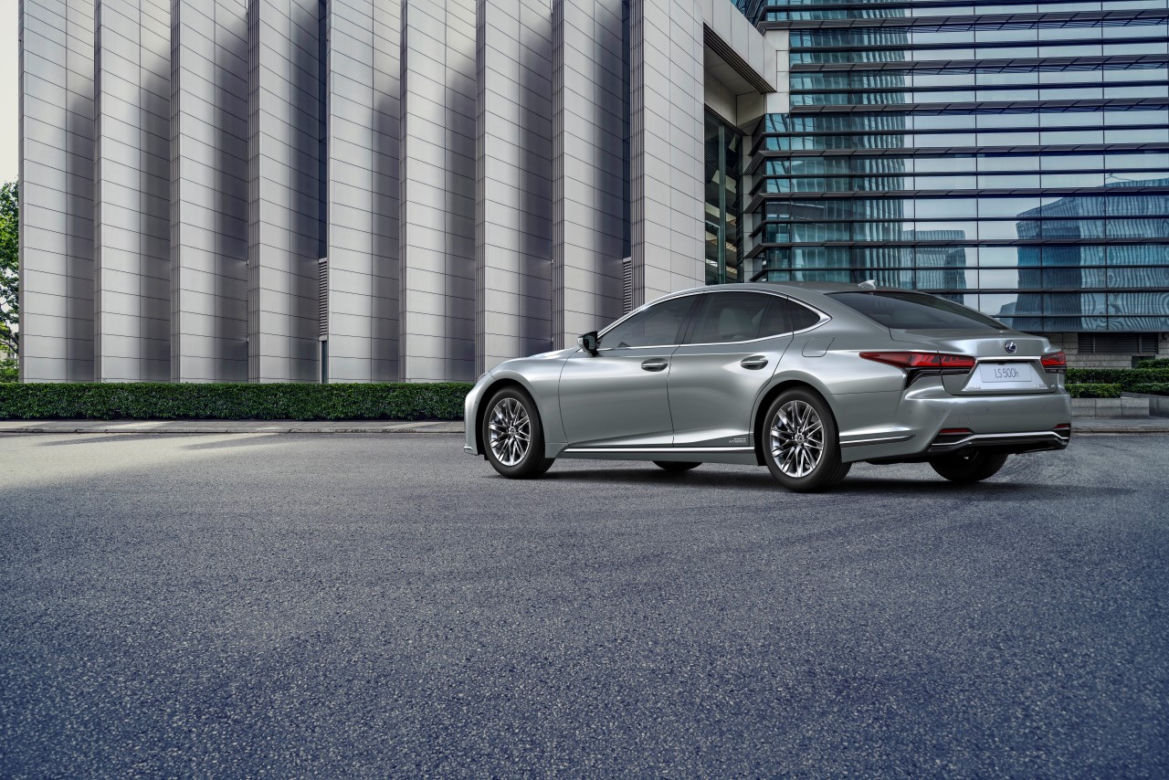 (2021) Lexus LS po liftingu
