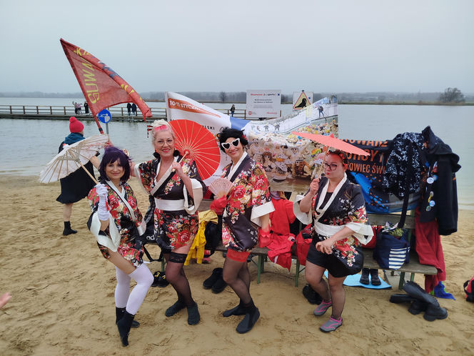 Mazowieckie Morsy otworzyły sezon morsowania 2025/2026 nad zalewem w Siedlcach