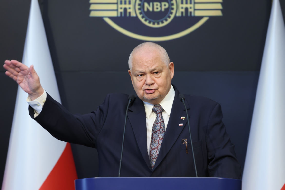 Podwyżka stóp procentowych. Glapiński tłumaczy kiedy to się skończy. Zobacz jego miny