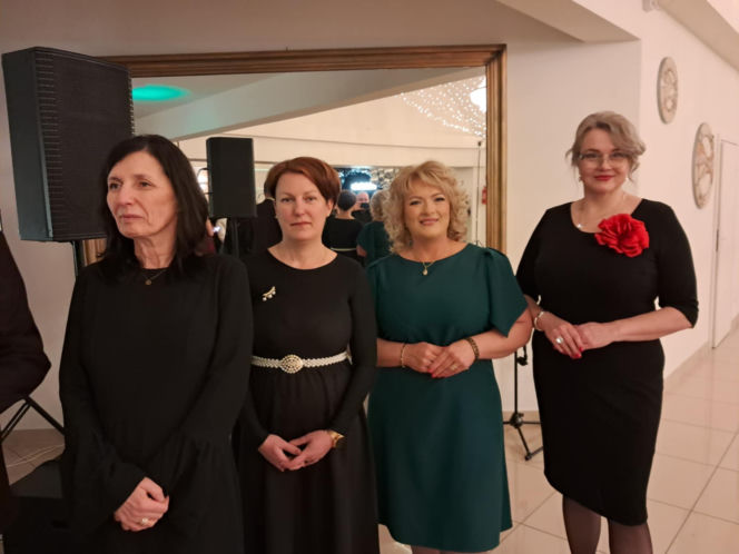 Studniówka 2026 maturzystów Zespołu Szkół Zawodowych nr 1 w Starachowicach