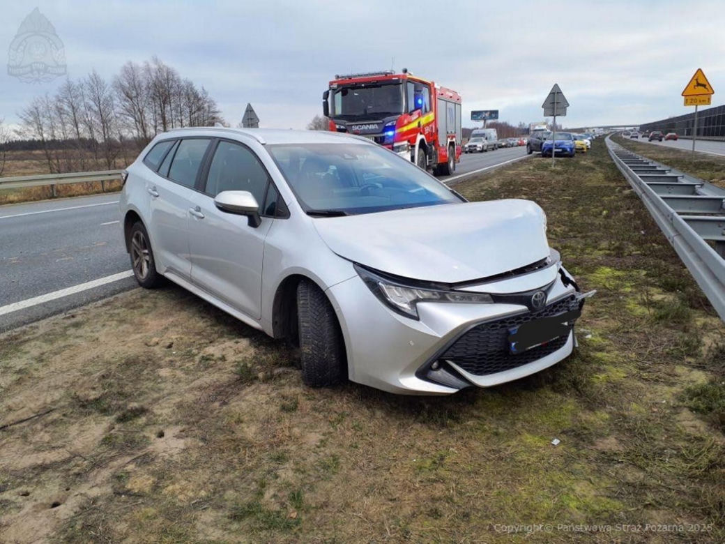 Karambol na A2! Siedem aut w zderzeniu pod Skierniewicami. Trasa zablokowana, gigantyczne korki