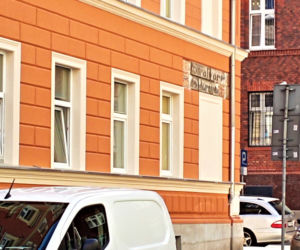 Kamienica przy ul. Kaszubskiej odzyskuje dawny blask