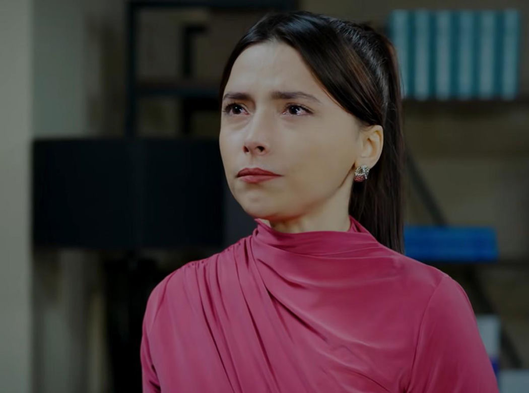 Dziedzictwo, odcinek 1026: Sinan w brutalny sposób zerwie z Ezgi. Aynur będzie świadkiem ich awantury