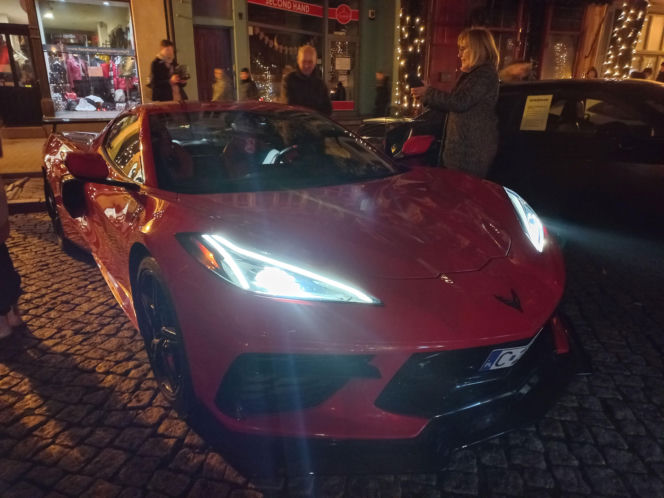 Świąteczny Zlot Amerykańskich Samochodów na Rynku w Lesznie