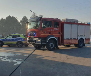 Bohaterska reakcja w czasie pożaru auta pod sklepem! Klient nie wahał się ani chwili