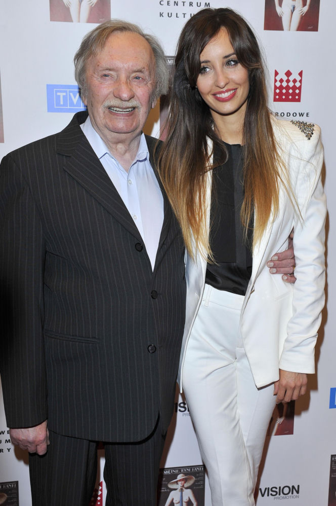 Wojciech Pokora odzywa się z zaświatów i siada z żoną w fotelu