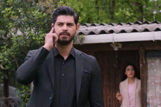 Panna młoda, odcinek 59: Zraniona Beyza zaczyna knuć plan zemsty, wymierzony w Cihana i w Hancer