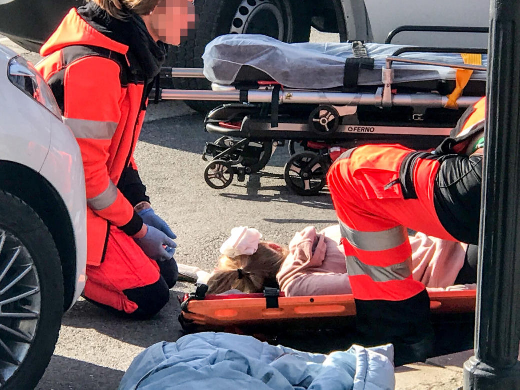 Rowerzystka potrącona na rogu Pięknej i Aleji Ujazdowskich