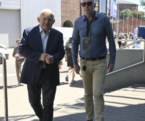 Były premier Leszek Miller na warszawskich Targach Obronnych