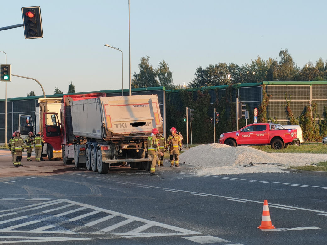 Przewrócona ciężarówka w Kielcach
