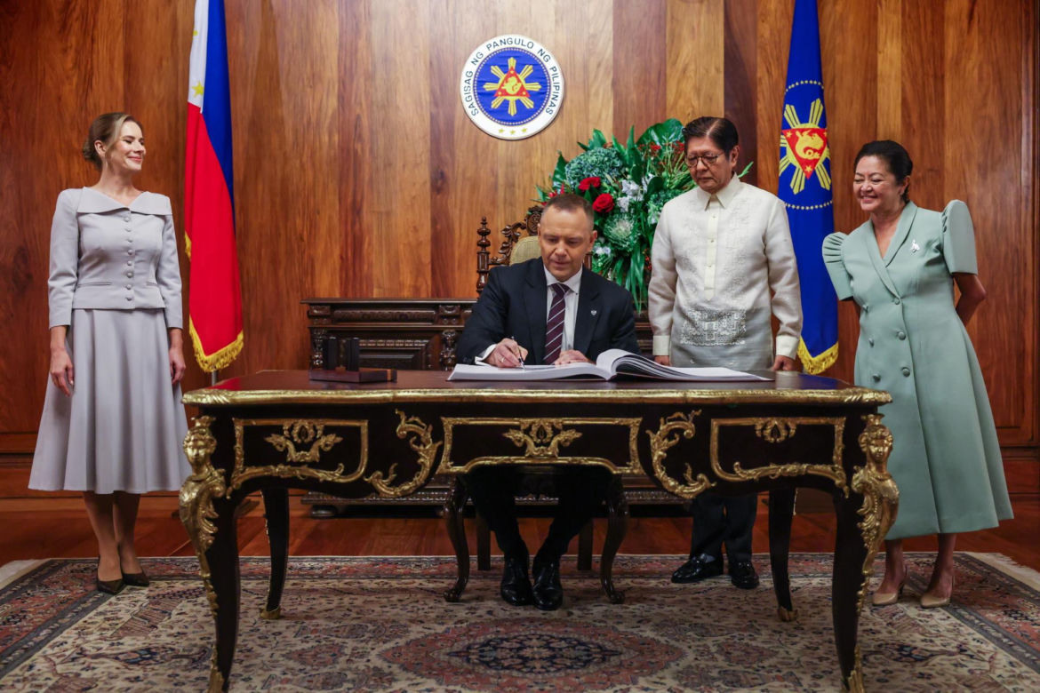 Skromnie i zachwycająco. Marta Nawrocka pokazała klasę na Filipinach