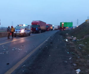 Radomsko: Zderzenie busa z tirem na DK 42. Nie żyje 55-latek, droga jest teraz ZABLOKOWANA 