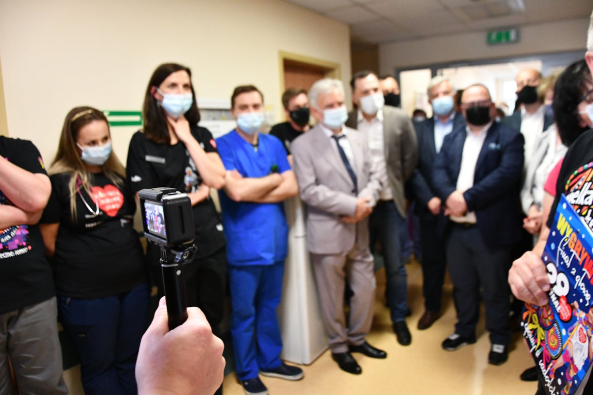 Jurek Owsiak otworzył specjalistyczny pododdział dla noworodków im. WOŚP w Bochni 