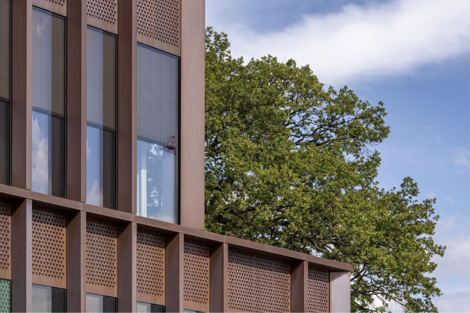 Miedziane elewacje niczym kadzie - Carlsberg; Kopenhaga; proj. CF Møller Architects