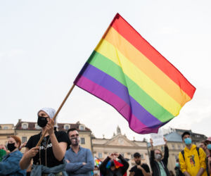 Demonstracja LGBT i narodowców na krakowskim Rynku