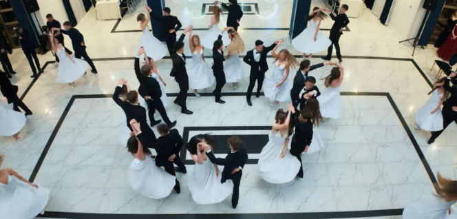 Ta studniówka przejdzie do historii. Zrezygnowali z poloneza i podbijają internet